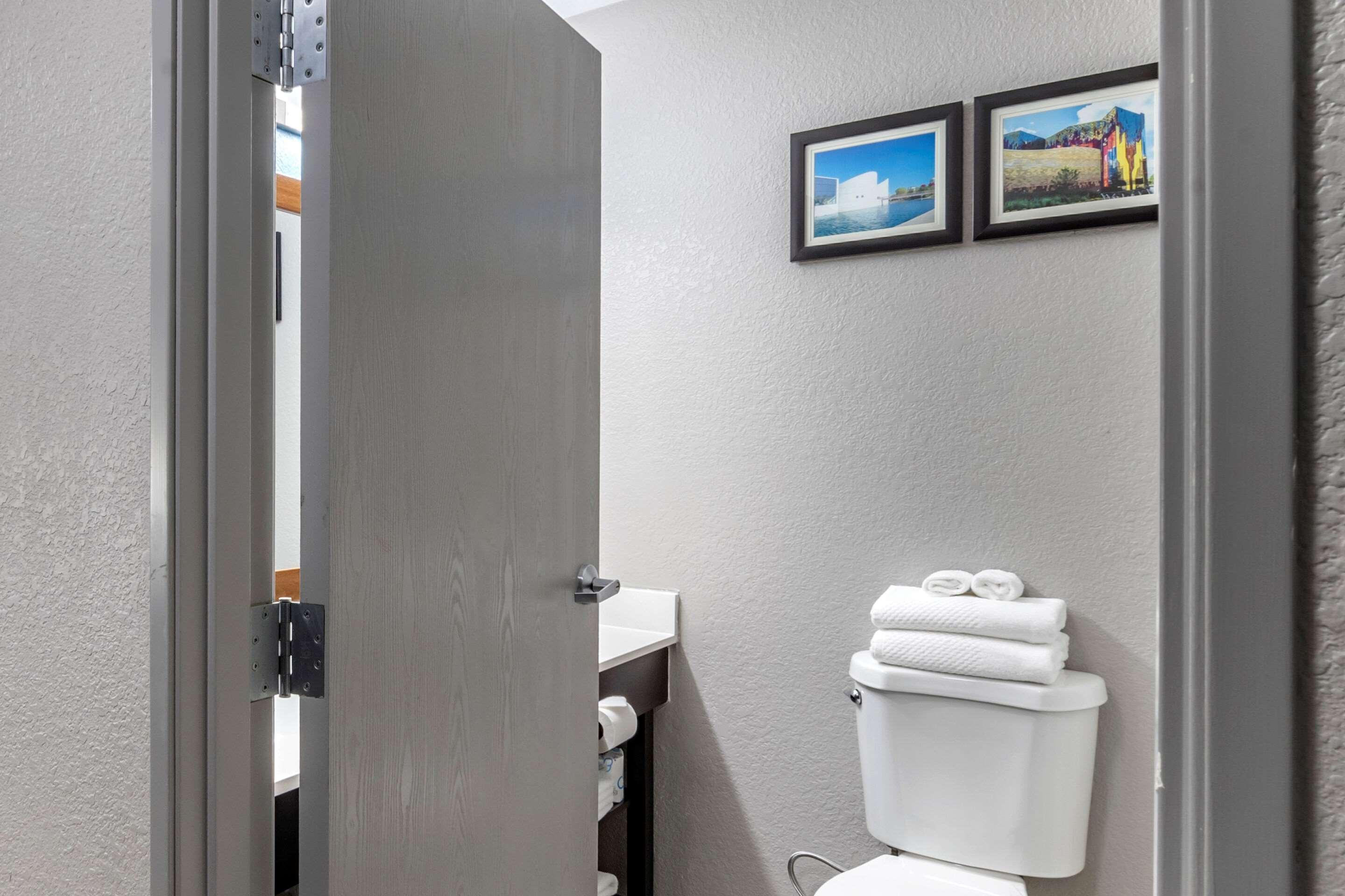 Comfort Inn & Suites 3*