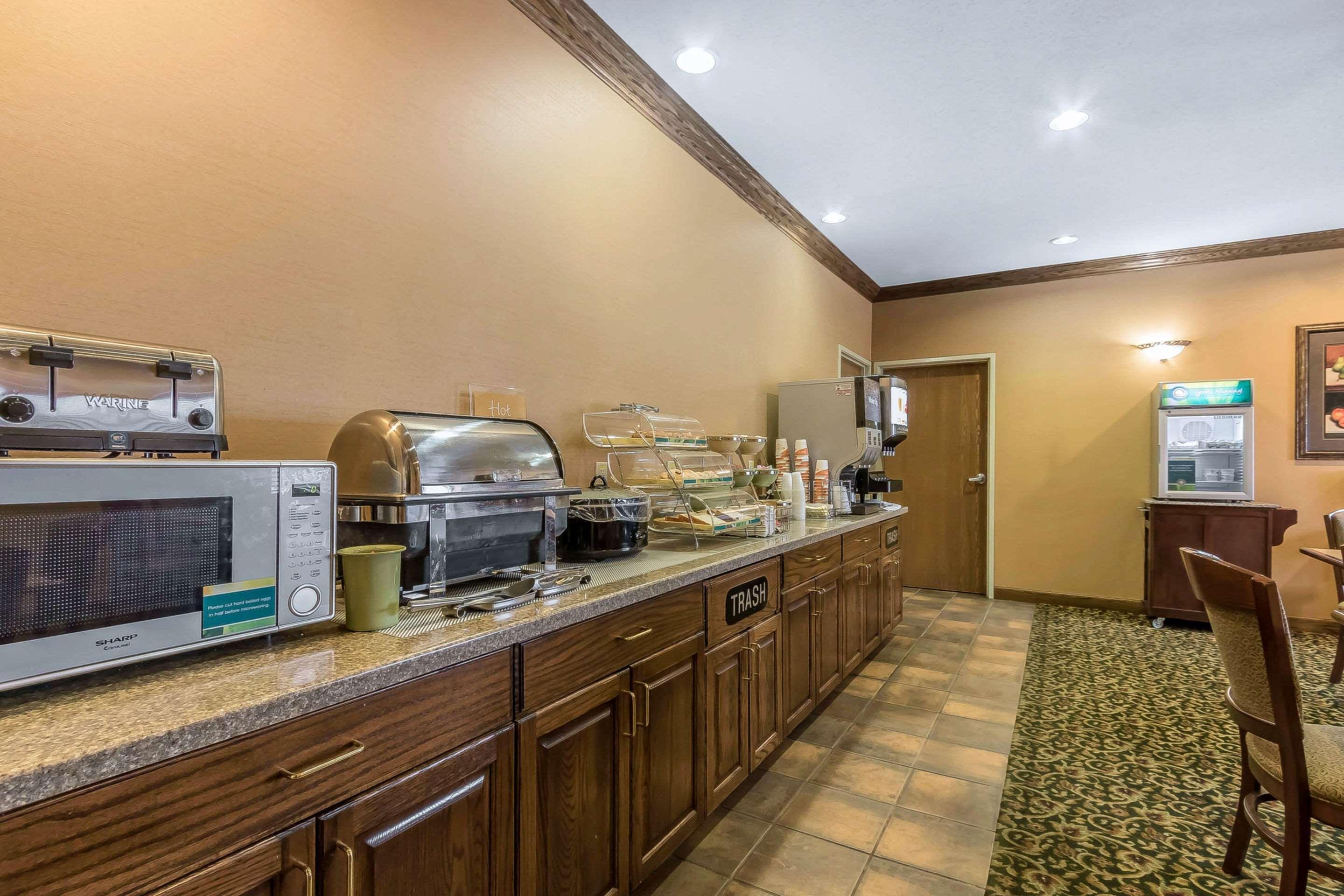 Comfort Inn & Suites Hotel 3*