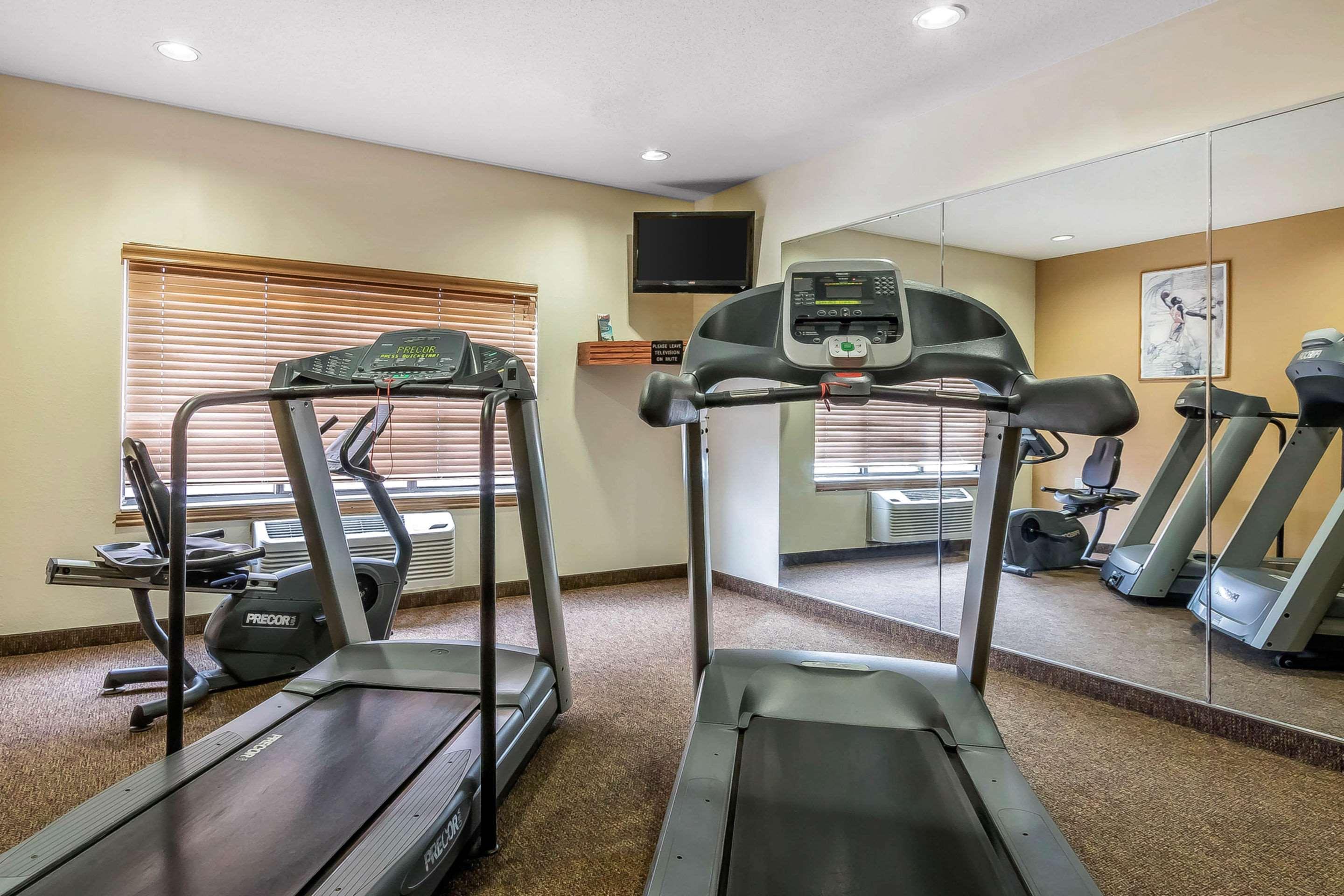 Comfort Inn & Suites Hotel 3*