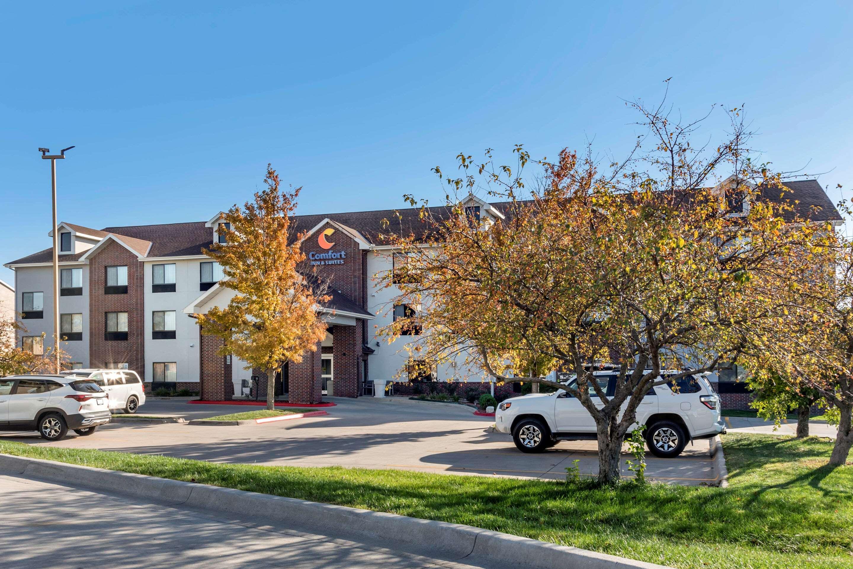 Comfort Inn & Suites 3*