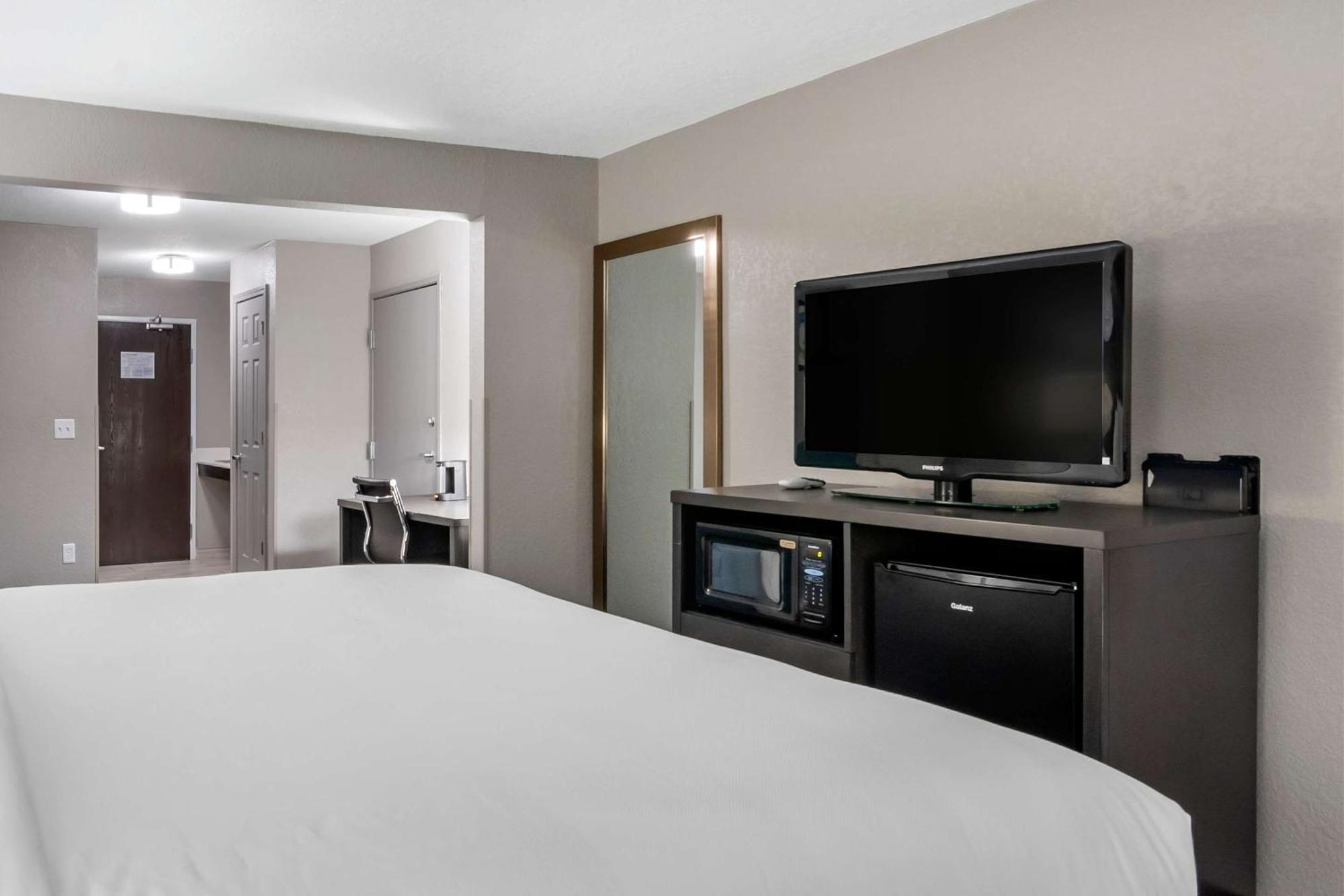 Comfort Inn & Suites Hotel