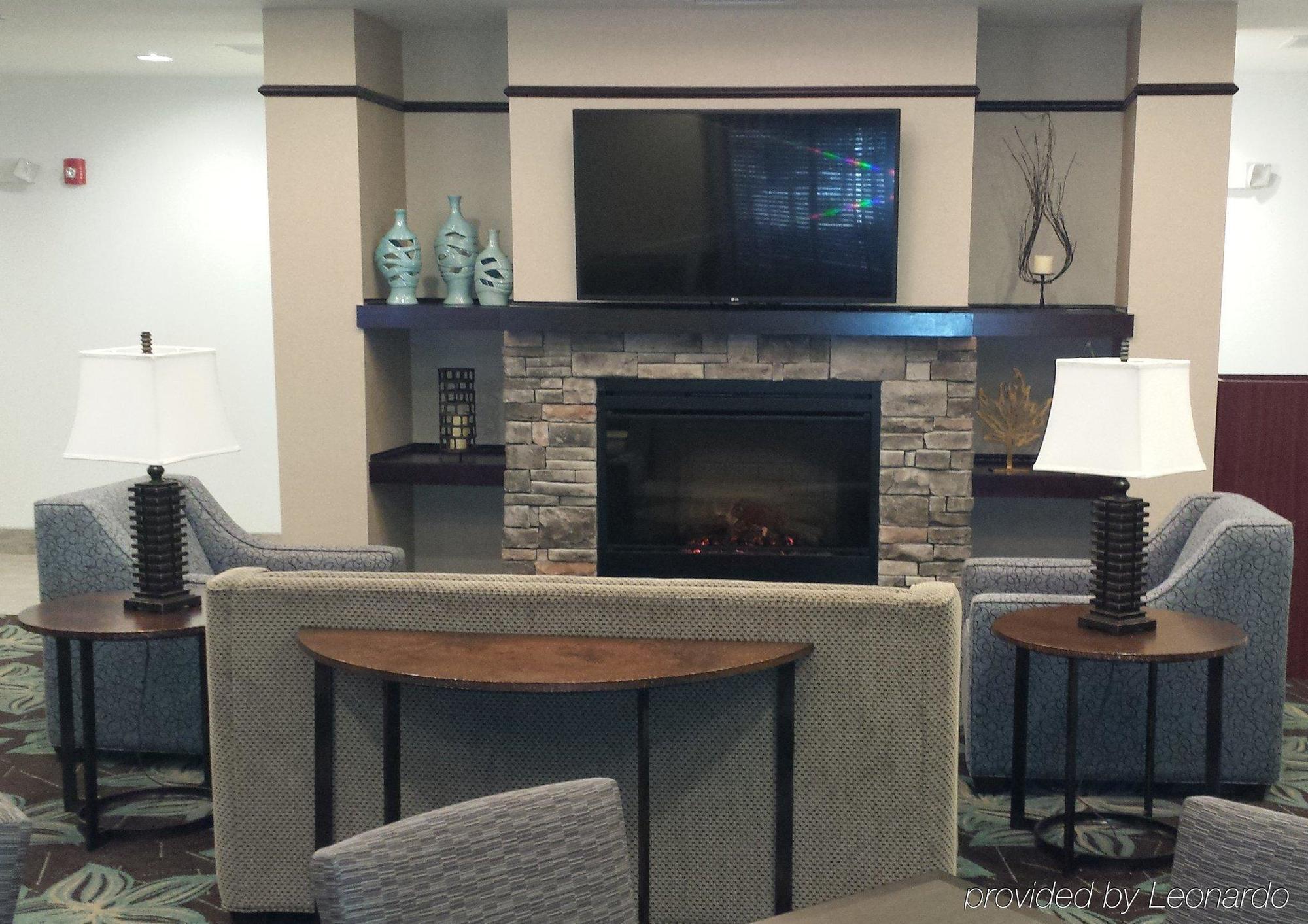 Comfort Inn & Suites 3*