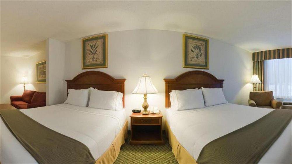 Comfort Inn & Suites 3*