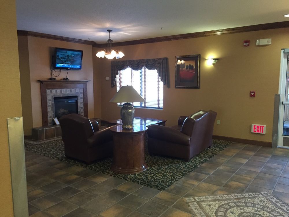 Comfort Inn & Suites Hotel 3*