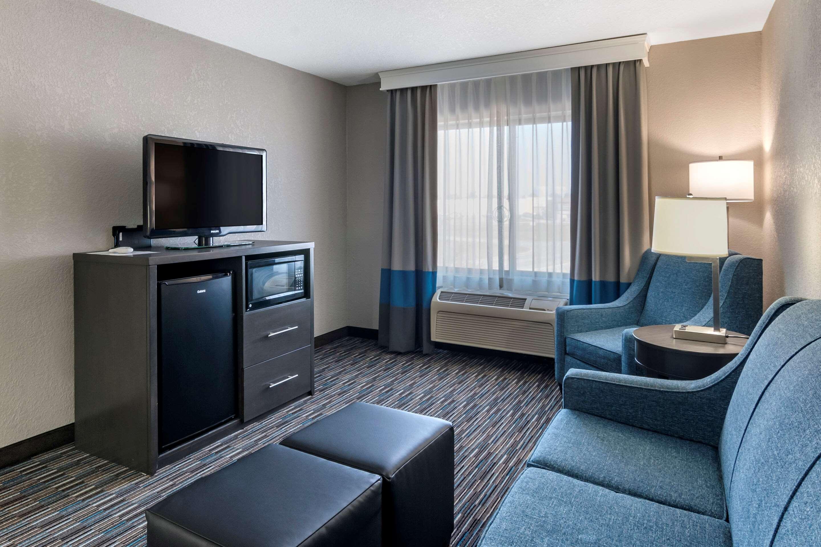 Hotel Comfort Inn & Suites 3*