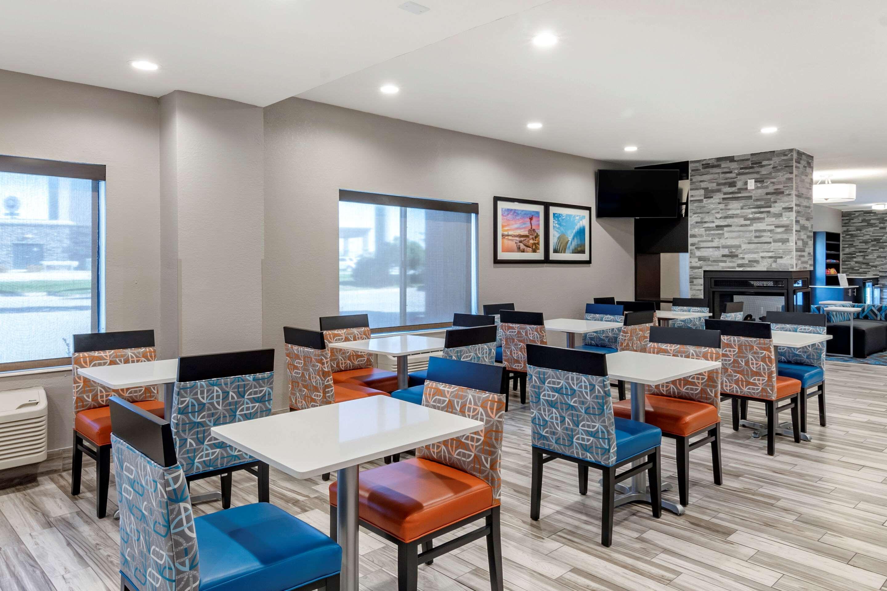Hotel Comfort Inn & Suites