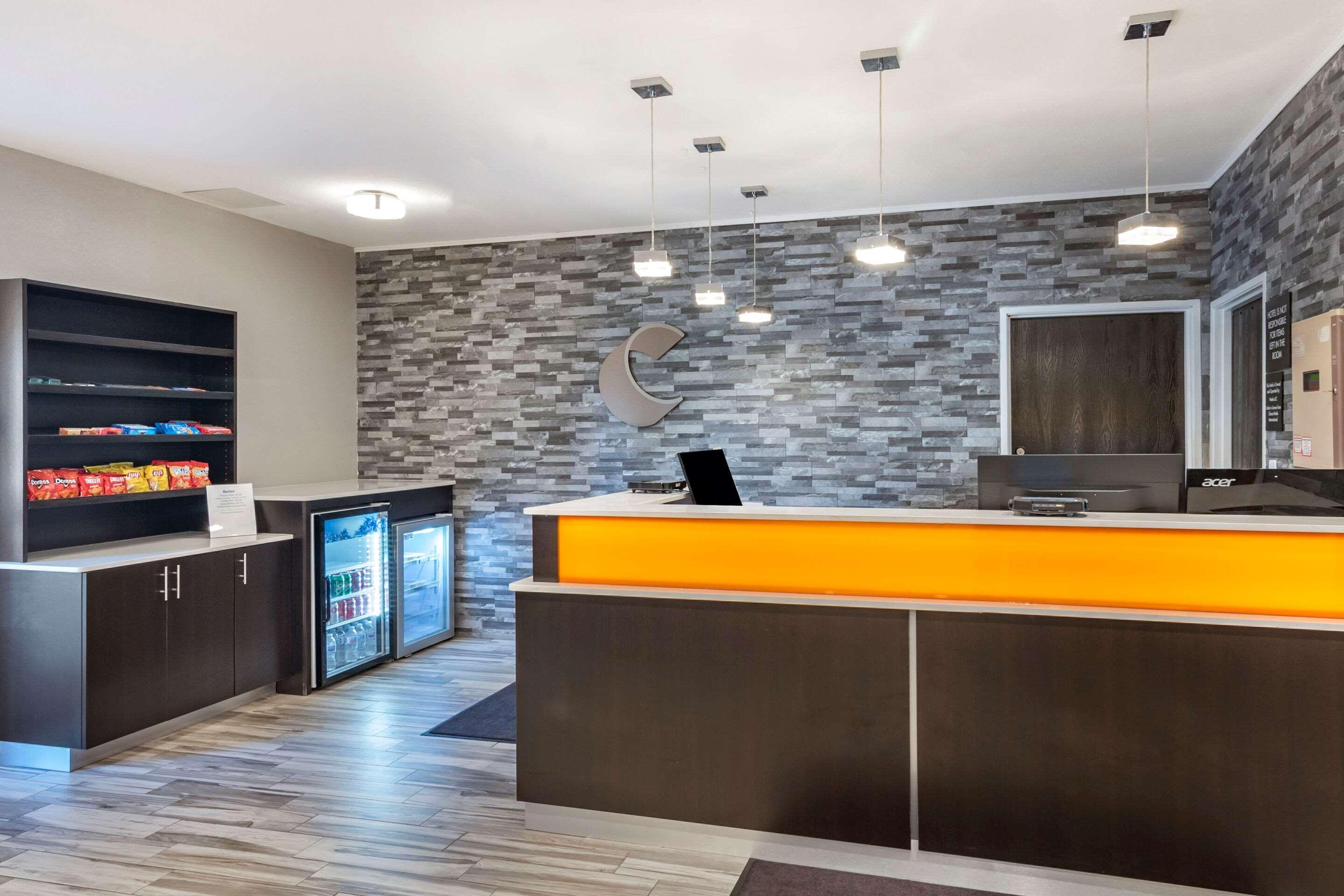 Comfort Inn & Suites Hotel 3*