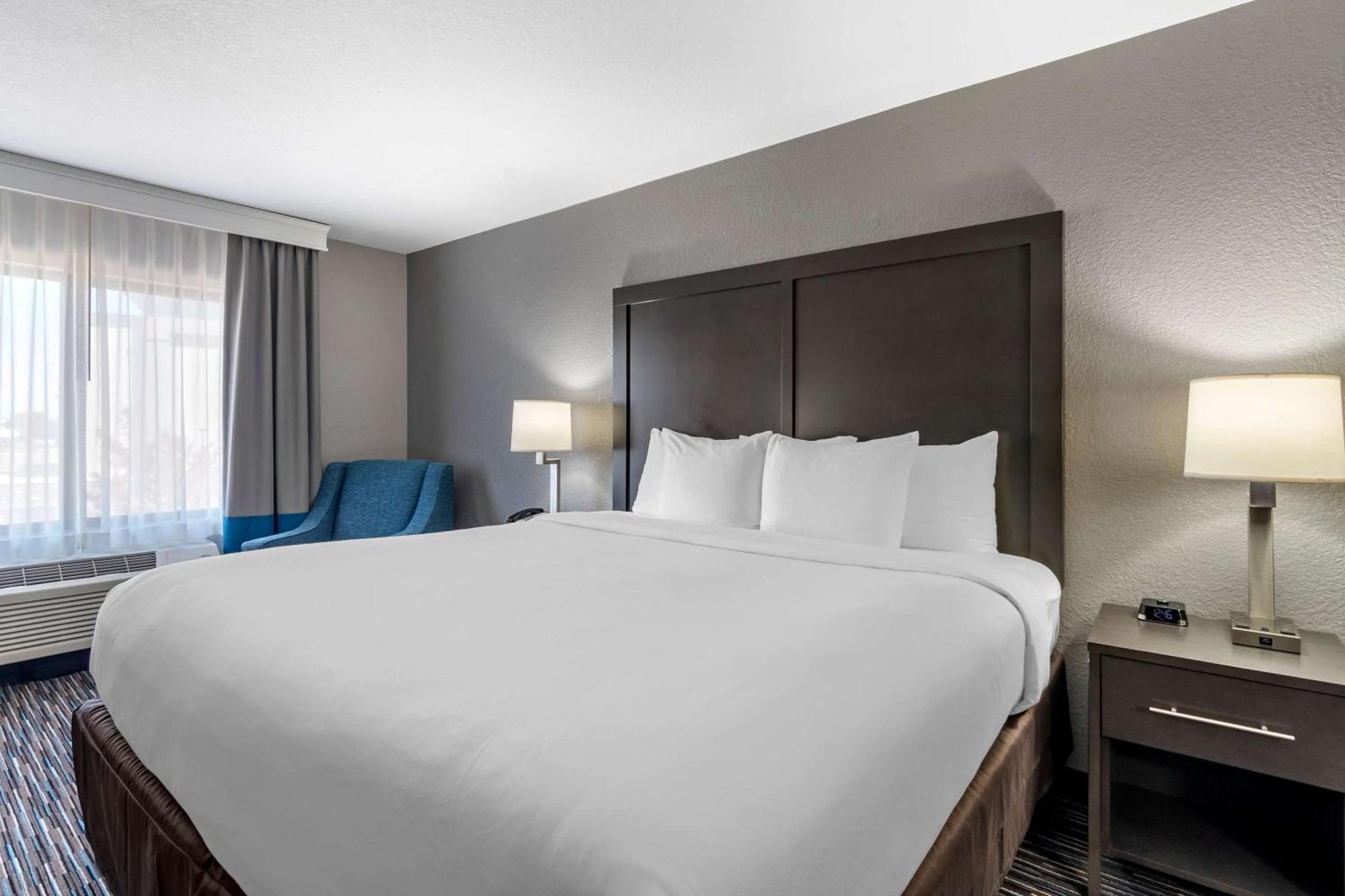 Hotel Comfort Inn & Suites 3*